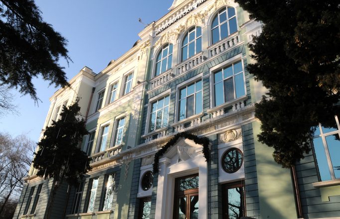 Restaurierung von Fassaden und Revitalisierung von Räumen an der Wirtschaftsuniversität – Varna
